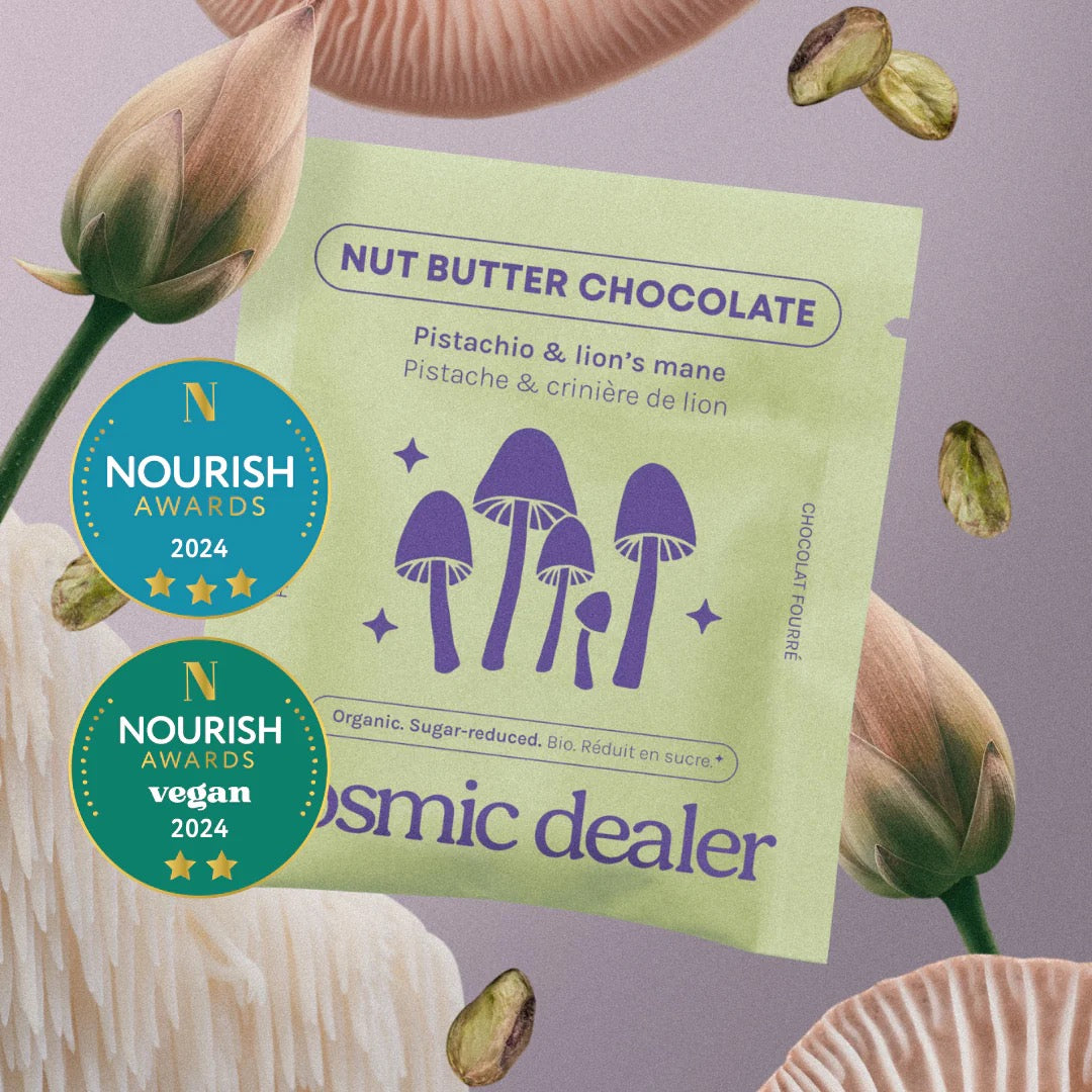 Verpackung der Cosmic Dealer Pistachio & Lion's Mane Schokolade umgeben von Pistazien und den Nourish Awards 2024 Logos.