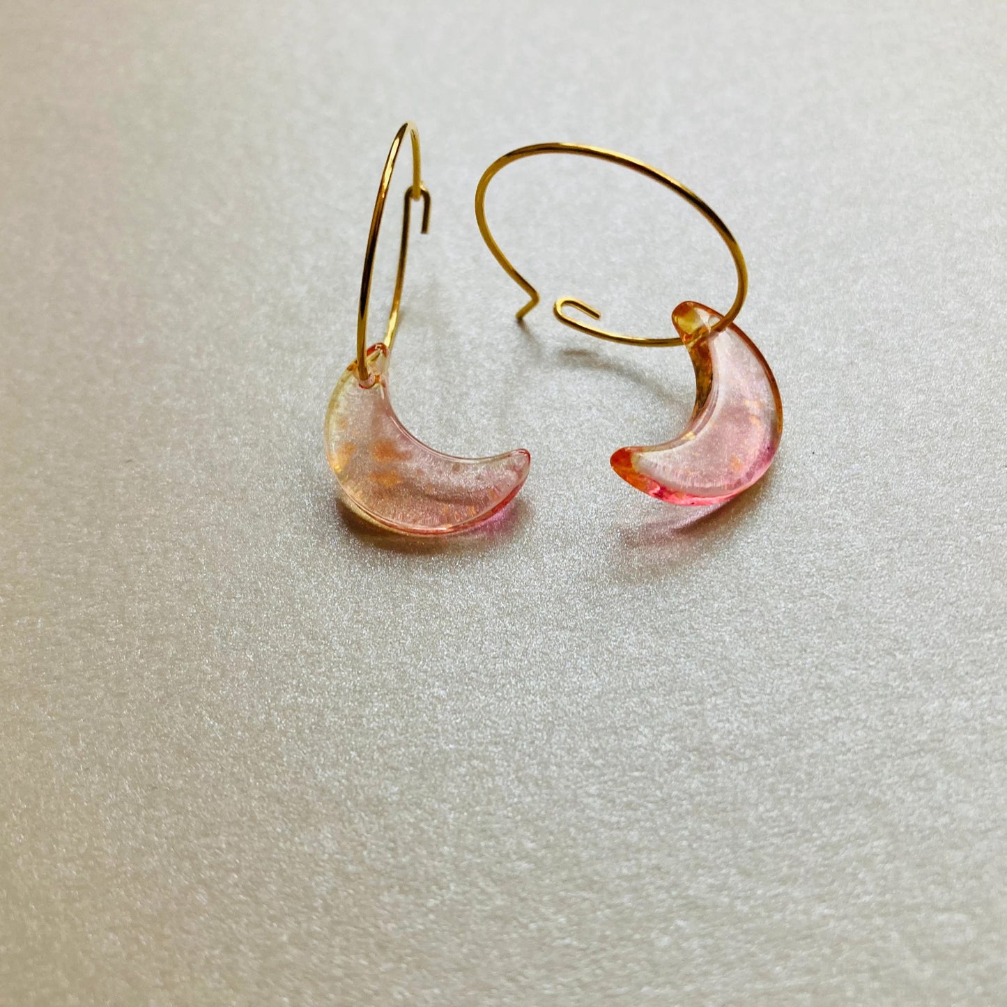 Creolen mit Halbmond rosa in acryl