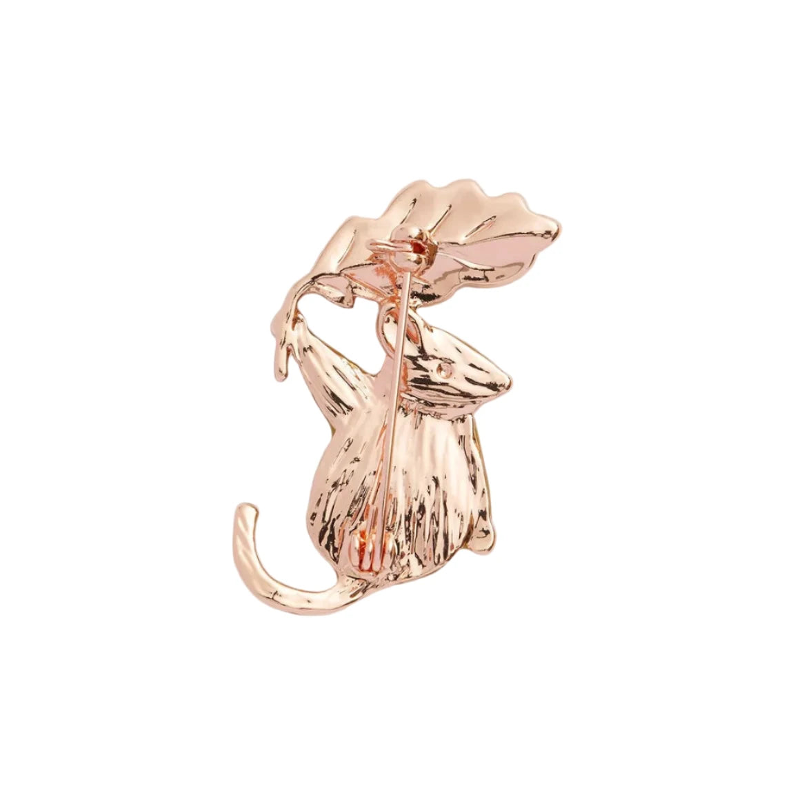 Brosche in form einer maus, die ein eichenblatt hält, mit goldfarbenen und rosa details