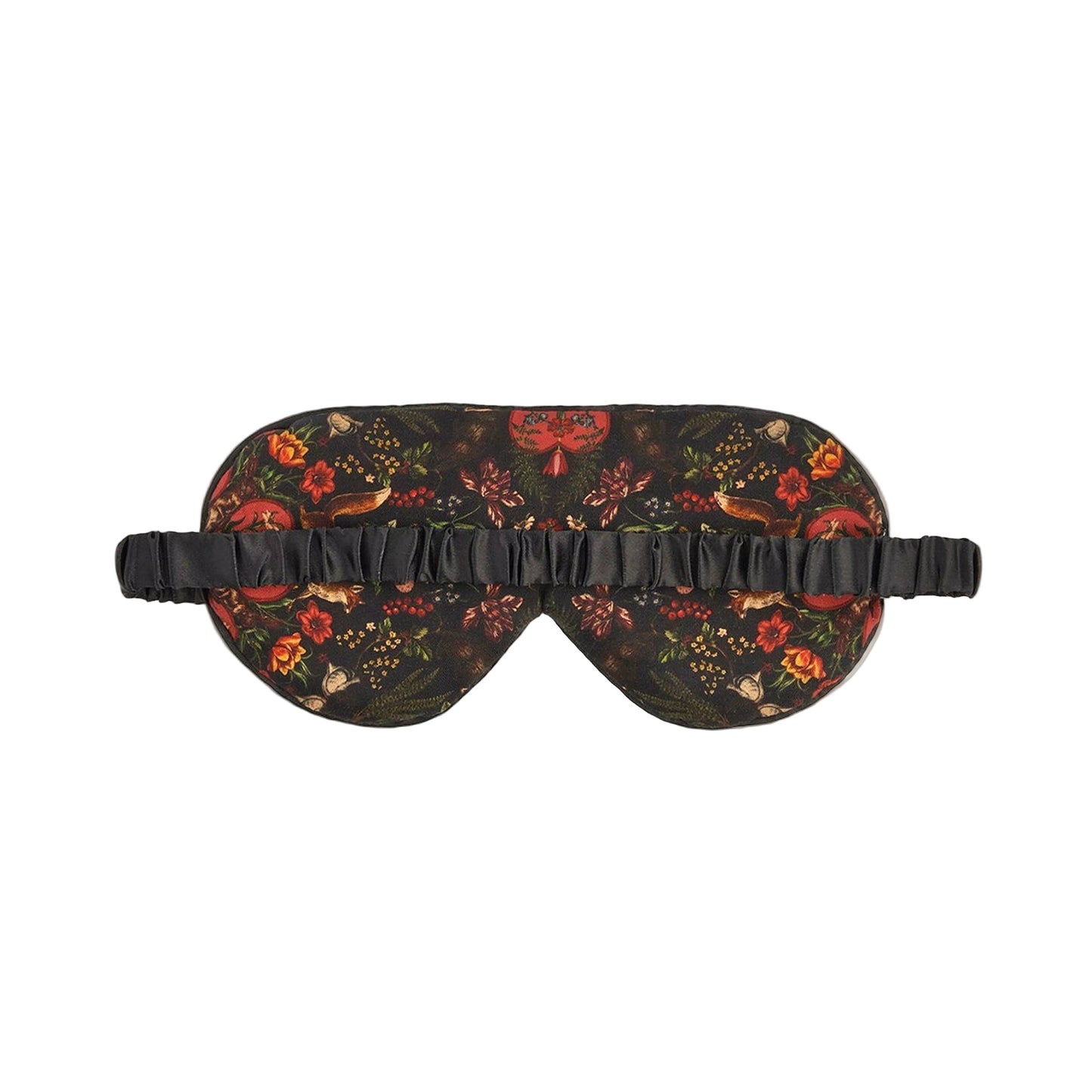 Schlafmaske mit künstlerischem Naturmotiv auf rotbraunem und schwarzem Untergrund: detaillierter Igel, Tagpfauenauge-Schmetterling, Wildblumen, Farnblätter und Beeren in warmen Herbstfarben wie Rostrot, Gelb, Grün und Orange, schwarzes Satinband mit Etikett, naturalistischer Vintage-Stil