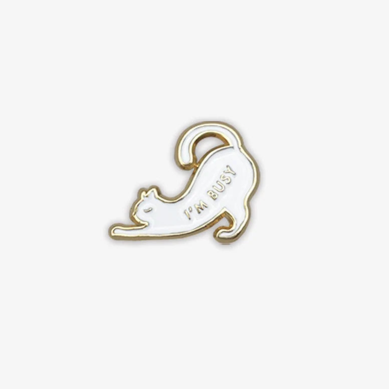 Emaille Pin einer Katzenform mit Schriftzug 'I’m busy'