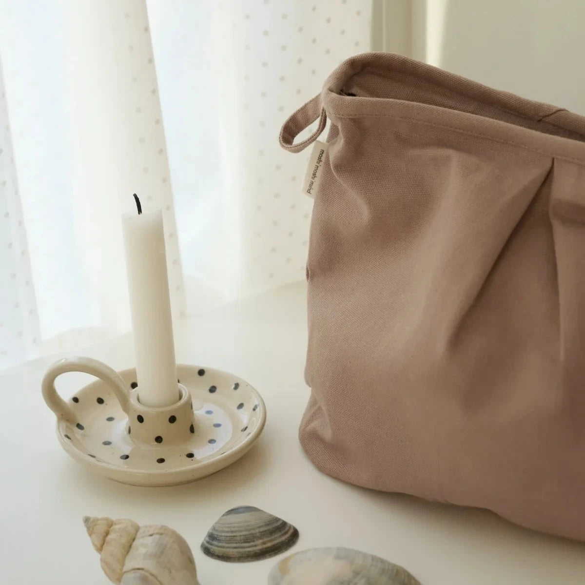 Hellbraune Kosnmet Mit Dekoration