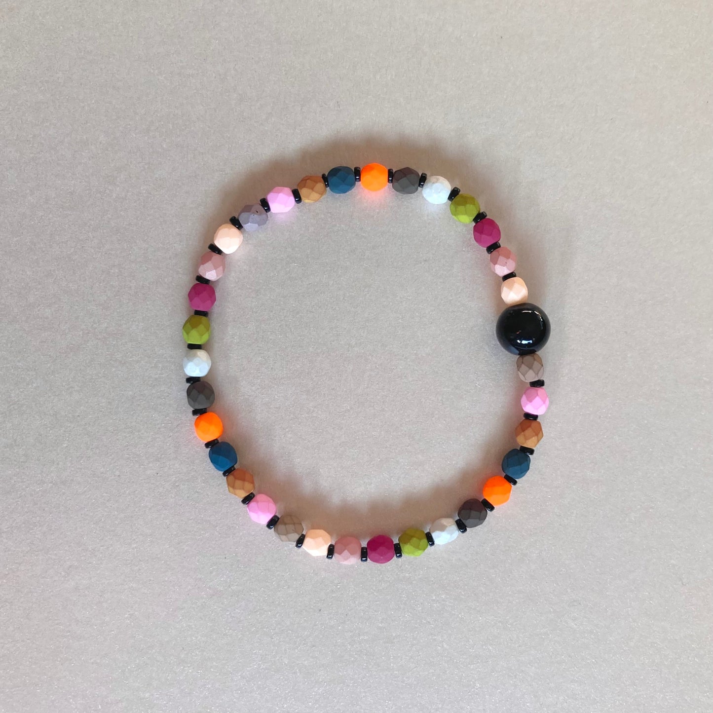 buntes Perlenarmband