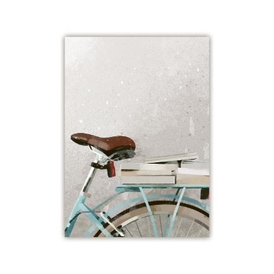 Hellblaues Fahrrad mit braunem Sattel und Bücherstapel auf dem Gepäckträger vor grauer Wand