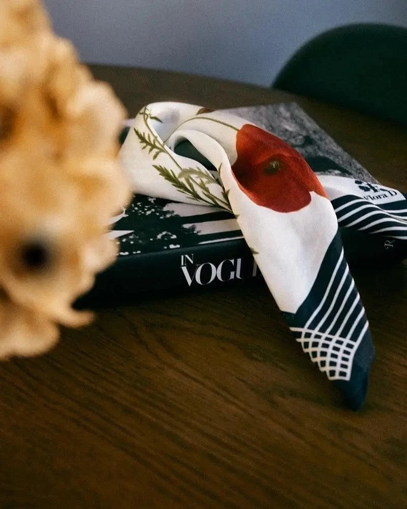 Seidentuch liegend Mohn