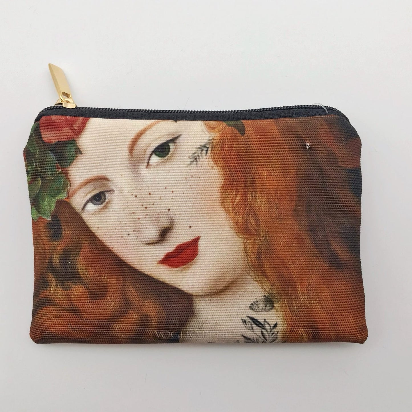 Kosmetiktasche mit Motiv einer Frau mit langem, lockigem roten Haar