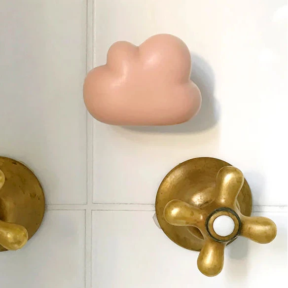 Wolkenseife an Fliese