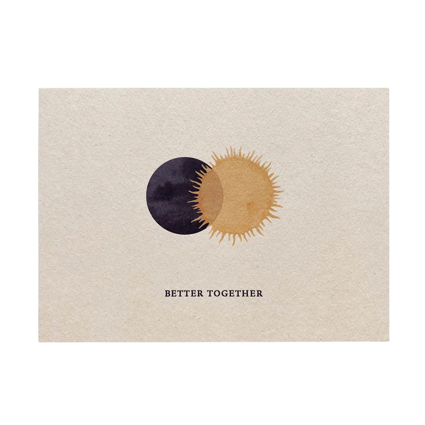 Minimalistische Postkarte von Anna Cosma im Querformat auf strukturiertem Naturpapier mit Aquarell-Illustration von Sonne und Mond und dem Text Better Together.