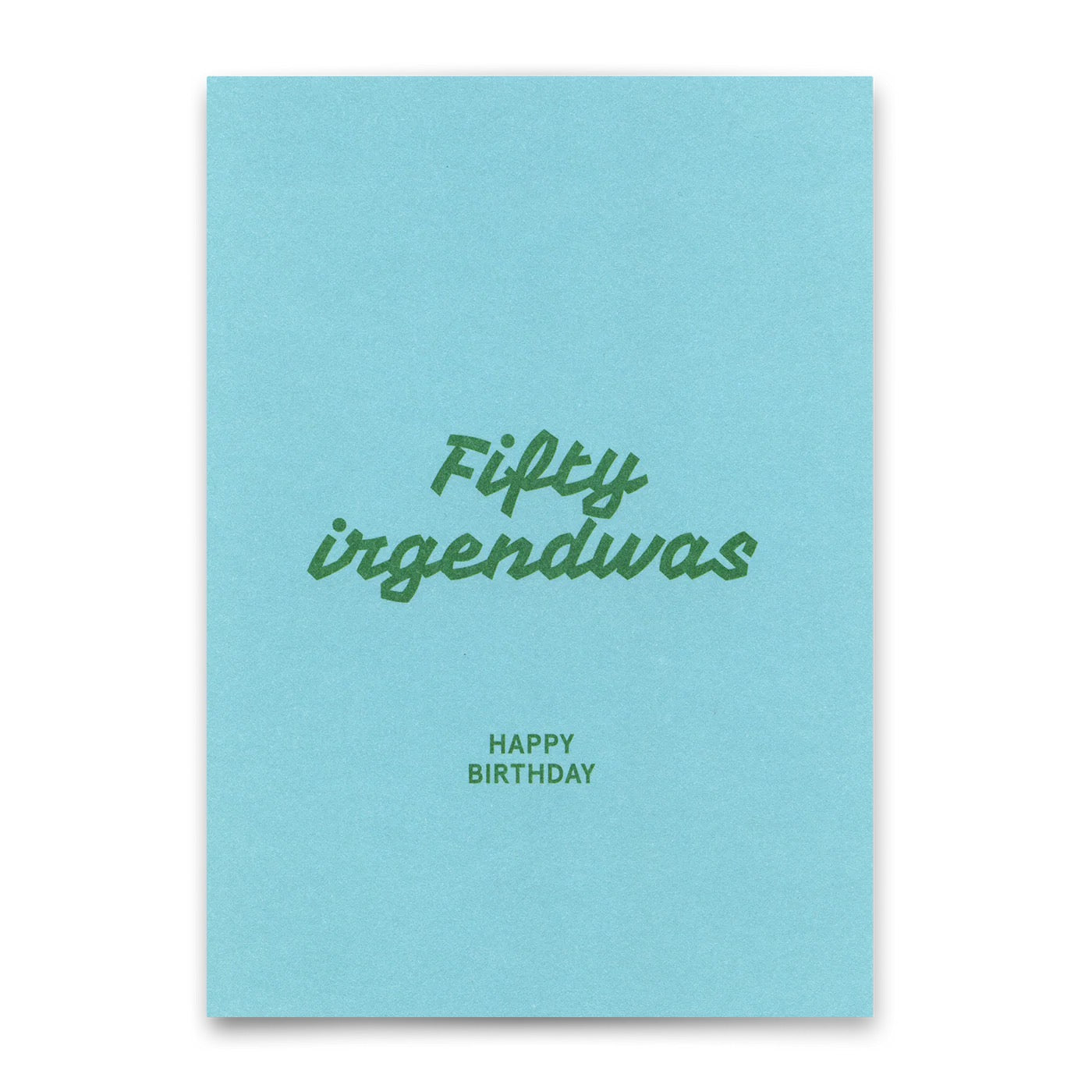 Hellblaue Geburtstagskarte mit grünem Schriftzug „Fifty irgendwas“ und dem Text „HAPPY BIRTHDAY“.
