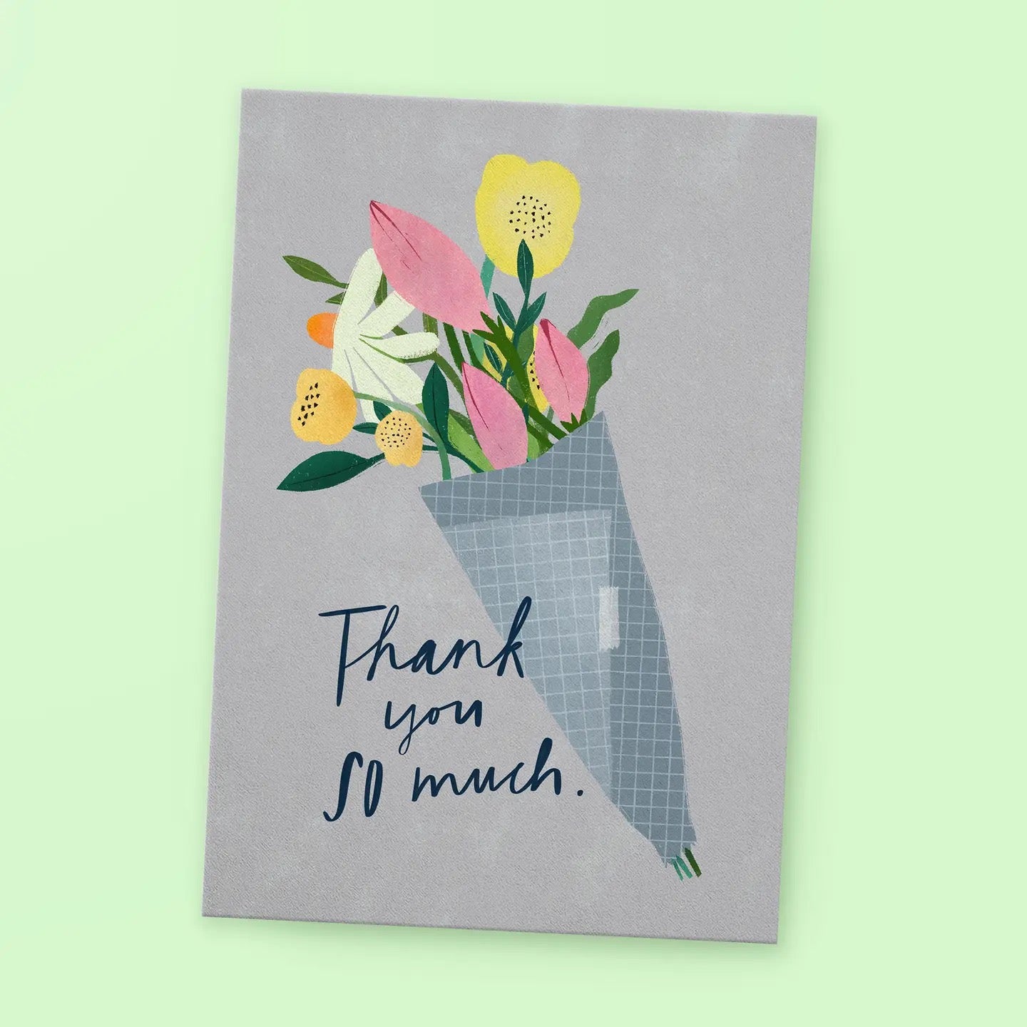 Illustration eines Blumenstraußes mit gelben, weißen und rosa Blüten in grauem Papier, darunter der Text 'Thank you so much.'