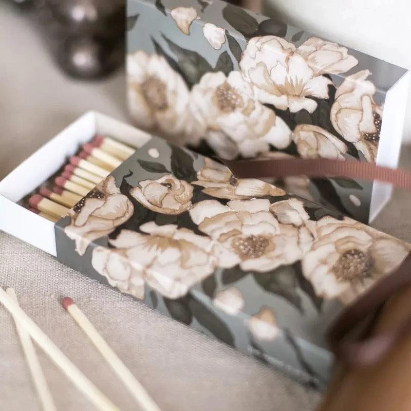 geöffnete Streichholzschachtel geblümt