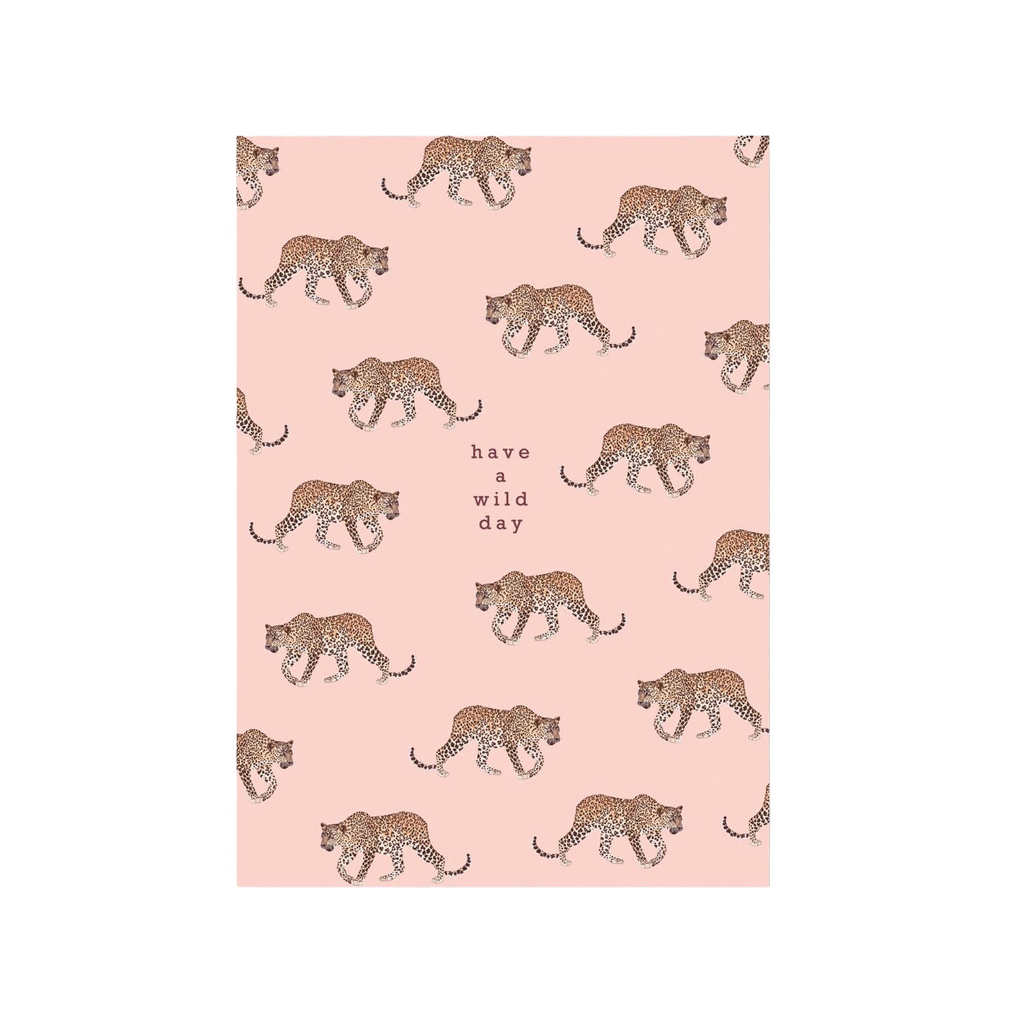 Muster aus gehenden Leoparden auf rosa Hintergrund, Text im Zentrum: "have a wild day".
