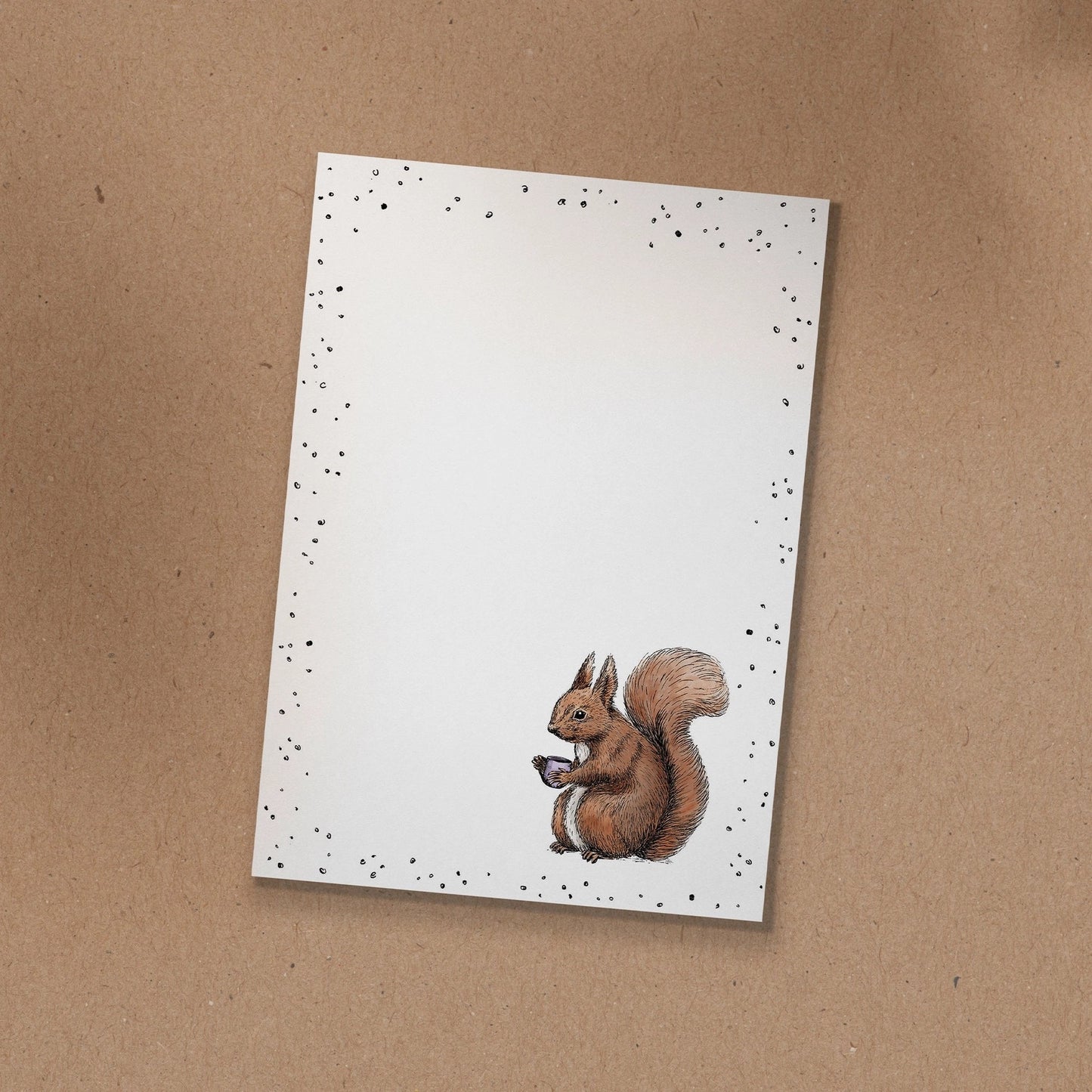 Notizblock mit handgezeichneter Illustration von Eichhörnchen Fritz mit einer Kaffeetasse.