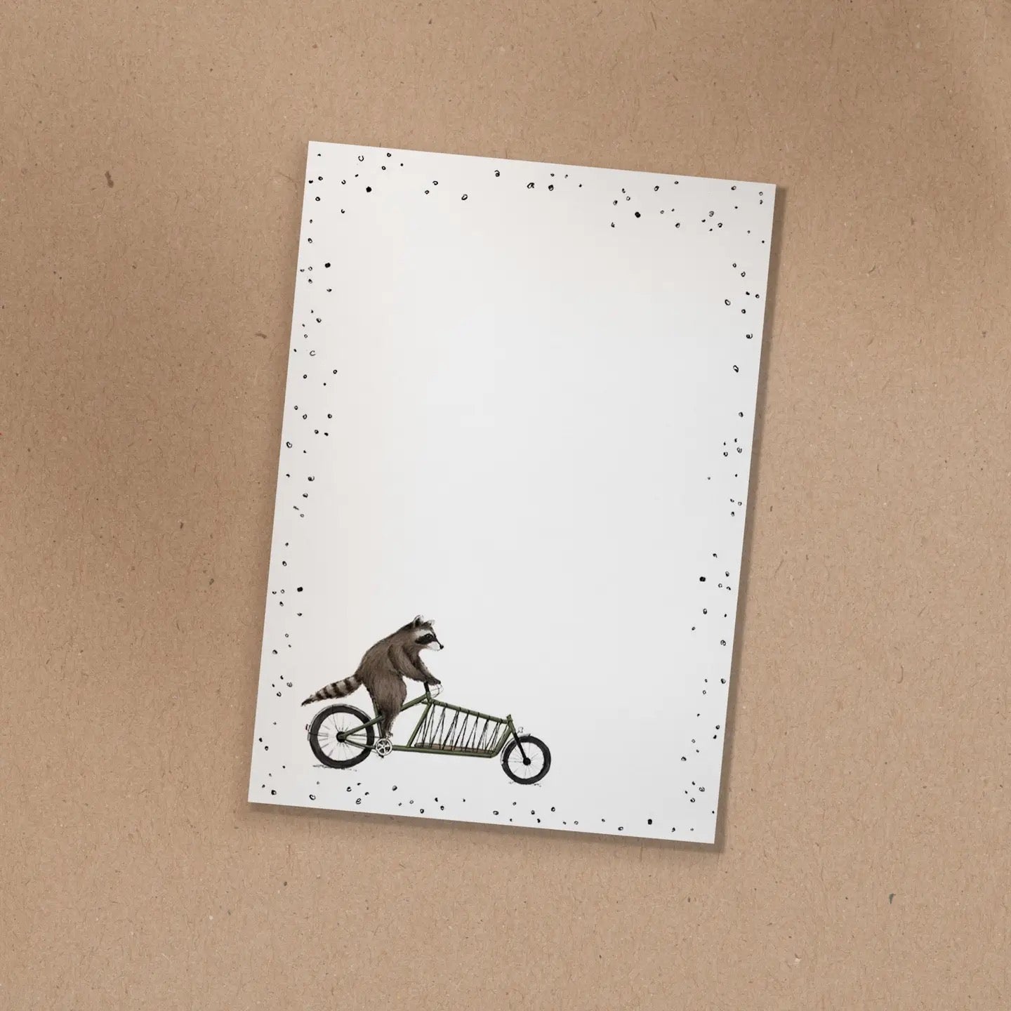 Notizblock mit handgezeichneter Illustration von Waschbär Rico auf einem grünen Lastenrad.