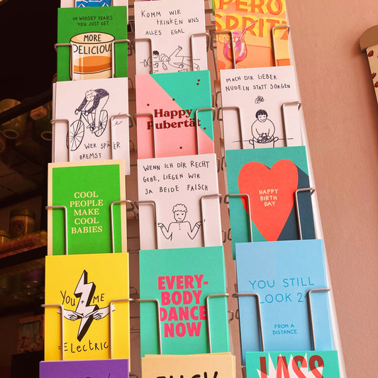 Pantone vs. Punchline: Die Deli Cards Kollektion
