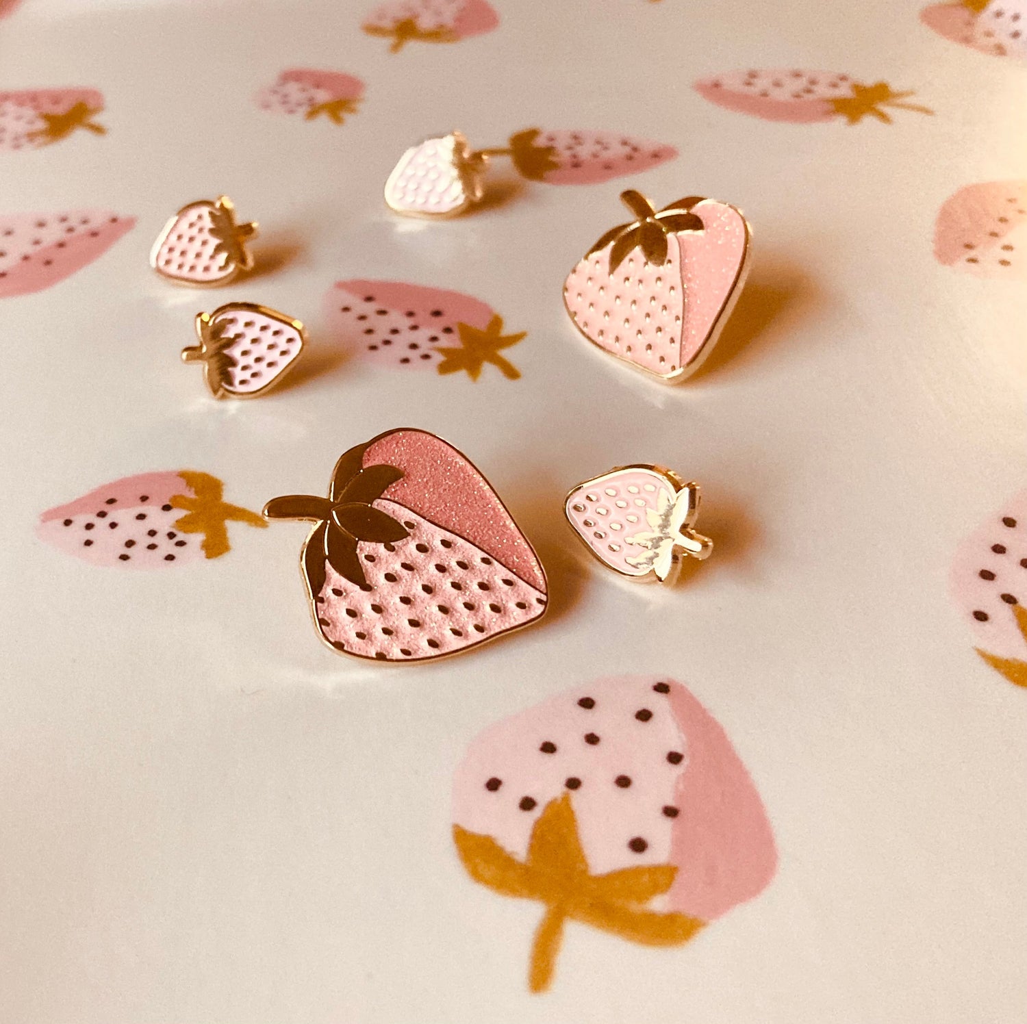 Pins & Broschen