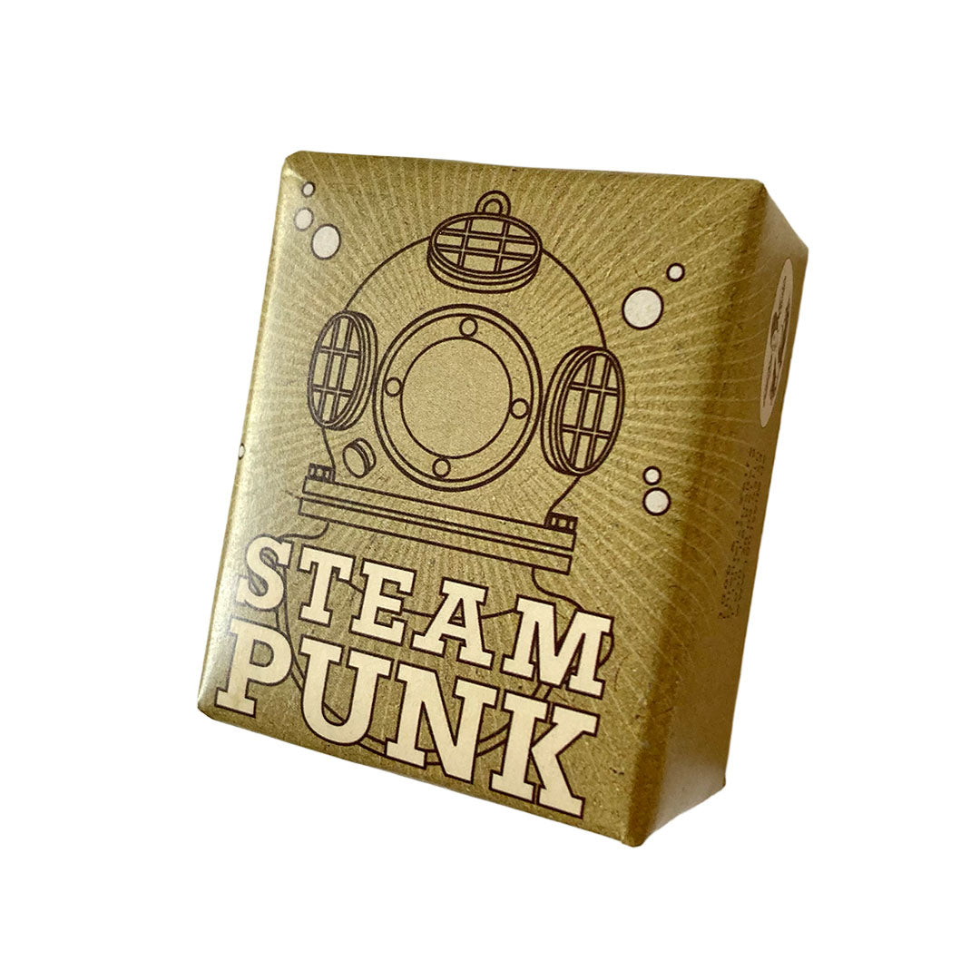 Steam Punk Seife von 1000 und 1 Seife in khakifarbenem Papier mit der Illustration eines klassischen Taucherhelms
