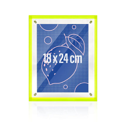 NeonGelber Bilderrahmen mit einem blauen Einleger, der eine Zitrone und die Maße '18x24 cm' zeigt