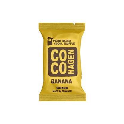 Pflanzlicher Bio-Bananen-Kakaotrüffel von CocoHagen in leuchtend gelber Verpackung auf weißem Hintergrund, hergestellt in Dänemark