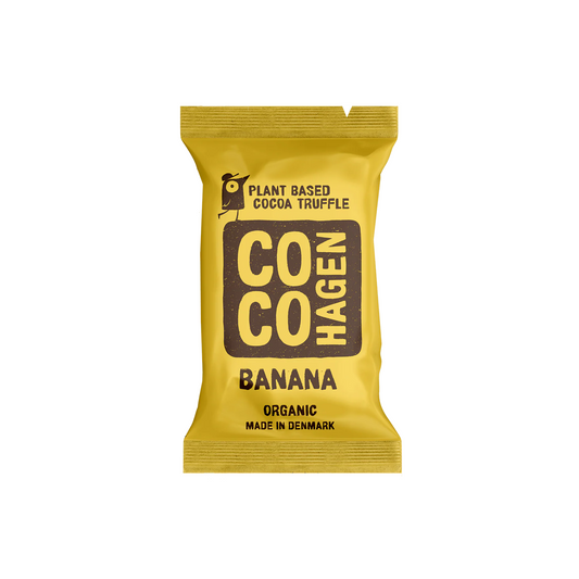 Pflanzlicher Bio-Bananen-Kakaotrüffel von CocoHagen in leuchtend gelber Verpackung auf weißem Hintergrund, hergestellt in Dänemark