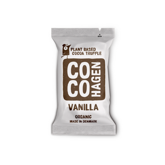 Pflanzlicher Bio-Vanilla-Kakaotrüffel von CocoHagen in weißer Verpackung auf weißem Hintergrund, hergestellt in Dänemark
