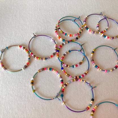 Miyuki Perlen Creolen in Regenbogenfarben