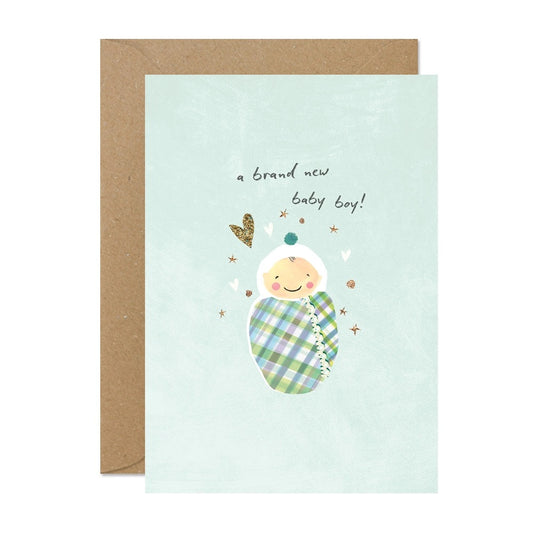 Grußkarte zur Geburt eines Jungen in Hellblau mit Baby in karierter Decke.
