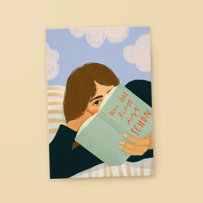 Illustration einer Person mit braunen Haaren, die ein Buch mit dem Titel 'Wer DAS liest, ist SCHÖN' liest, vor blauem Himmel mit Wolken