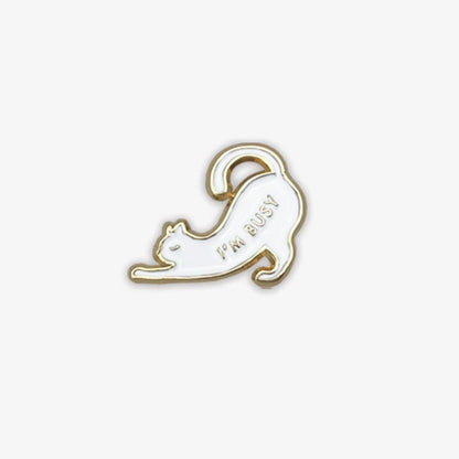 Emaille Pin einer Katzenform mit Schriftzug 'I’m busy'