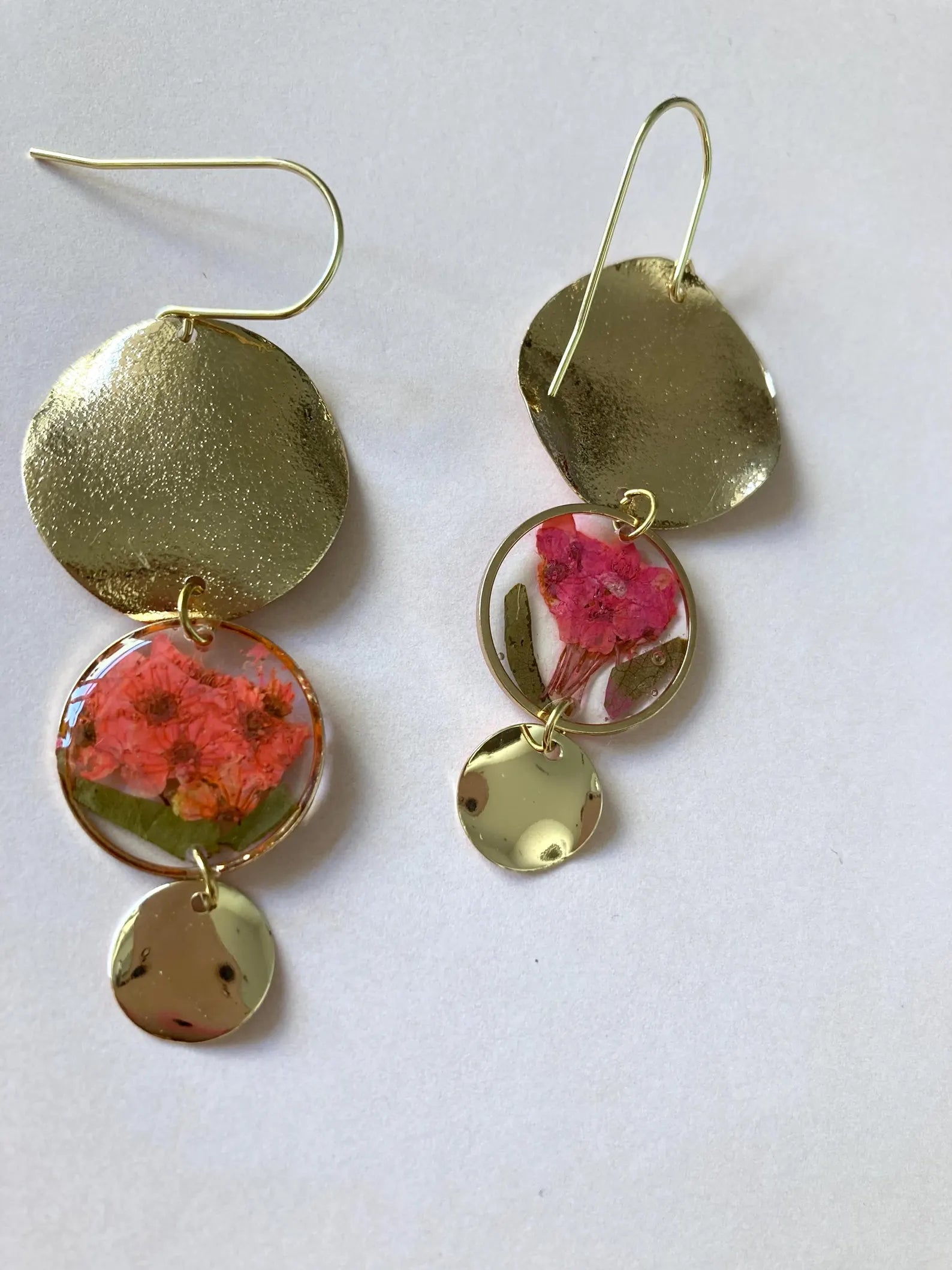 Blumiger Ohrringe mit gold