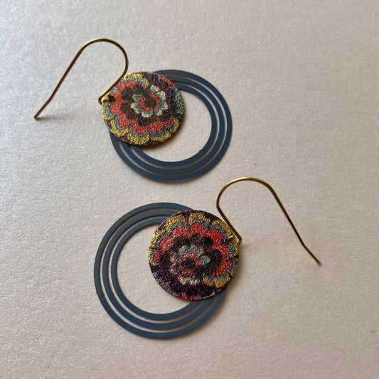 Ohrhänger rund mit Blumenmuster