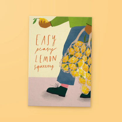 Illustration einer Person mit grüner Jacke und blauer Hose, die eine Netztasche voller Zitronen trägt, daneben der Text 'Easy peasy lemon squeezy'