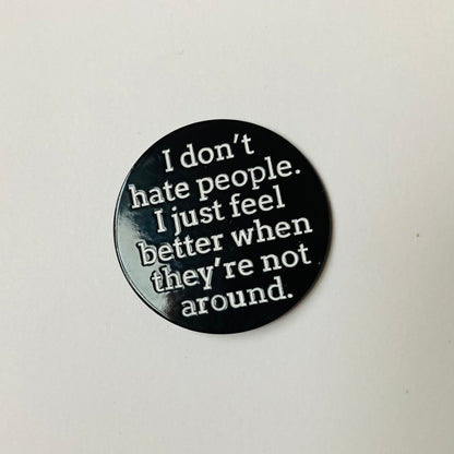 Pin mit aufschrift