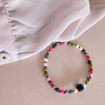 Perlenarmband bunt