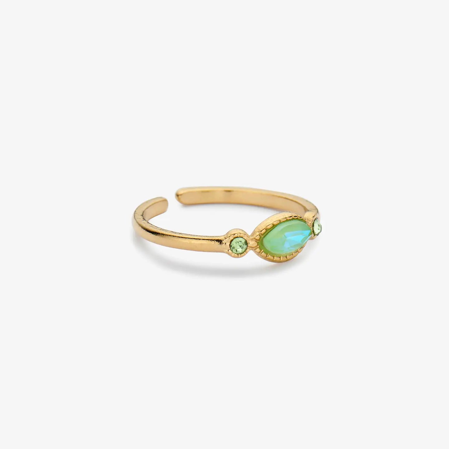 Ring mit grünen Steinen