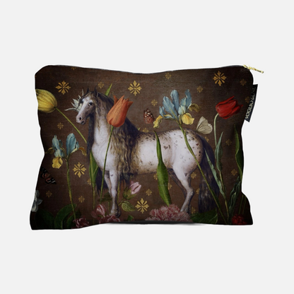 Kosmetiktasche mit Reißverschluss, bedruckt mit einem weißen Pferd und verschiedenen Blumen auf dunklem Hintergrund