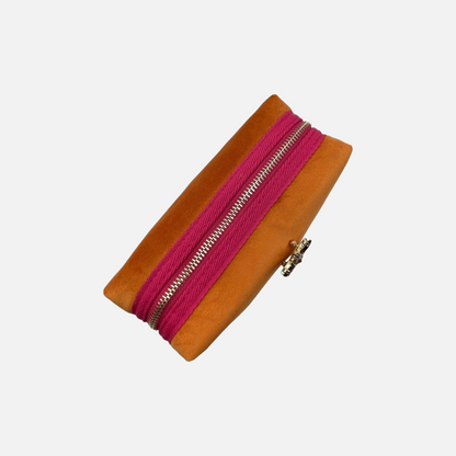 Sicht auf die Kosmetiktasche von oben 