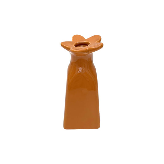 Dieses Bild zeigt eine kleine, dekorative Glasvase in der Farbe Orange mit einem blütenartig gewellten Rand.
