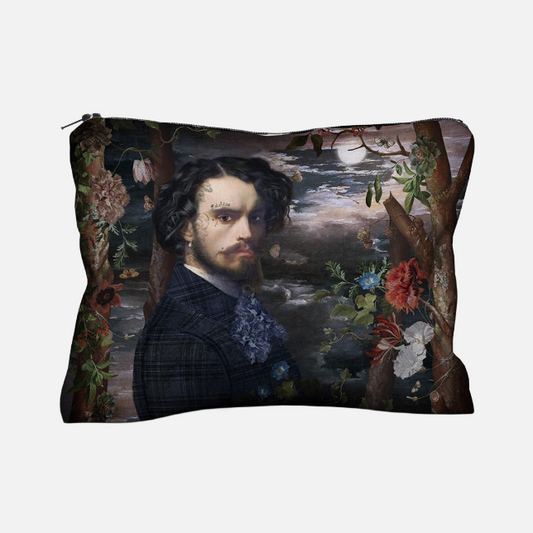 Kosmetiktasche mit Motiv eines Mannes in viktorianischer Kleidung vor einem dunklen, blumigen Hintergrund