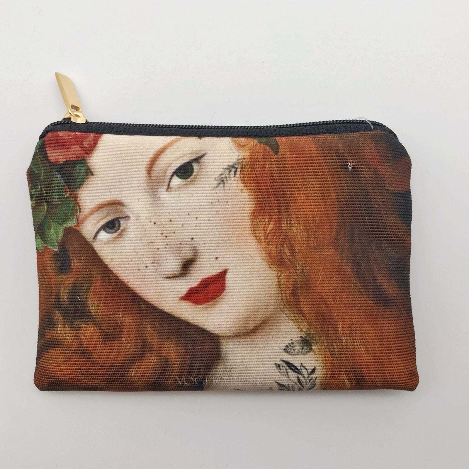 Kosmetiktasche mit Motiv einer Frau mit langem, lockigem roten Haar