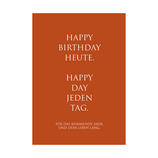 Die Karte präsentiert weißen Text in elegantem, minimalistischem Design mit folgender Botschaft:
„HAPPY BIRTHDAY HEUTE.“
„HAPPY DAY JEDEN TAG.“
Darunter steht in kleinerer Schrift: „FÜR DAS KOMMENDE JAHR. UND DEIN LEBEN LANG.“
Die Typografie ist klar und modern, der Text ist zentriert. Der warme orangefarbene Hintergrund schafft eine fröhliche, feierliche Atmosphäre, die sich gut für einen Geburtstagsgruß eignet.