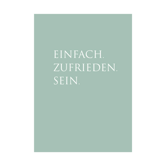 Dieses Bild zeigt eine Postkarte mit deutschem Text auf einem Salbeigrünem Hintergrund. Die Karte enthält weißen Text in einer klaren, modernen Schriftart mit der folgenden Botschaft in kurzen Sätzen: “EINFACH. ZUFRIEDEN. SEIN.”