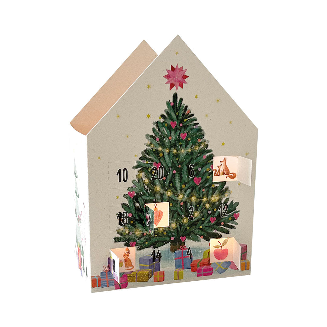 Teelichthaus-Adventskalender der Edition Gollong mit einem bunt geschmückten Weihnachtsbaum, Geschenken und kleinen Tieren am Fuß des Baumes.