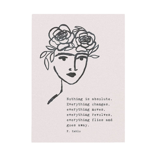 Postkarte von Anna Cosma mit einer minimalistischen Linienzeichnung eines Gesichts mit Blumen im Haar und dem aufgedruckten englischen Zitat von Frida Kahlo.