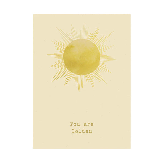 Hochformatige Anna Cosma Postkarte in Creme mit einer gelben Aquarell-Sonne, feinen Strahlen und dem Schriftzug You are Golden.