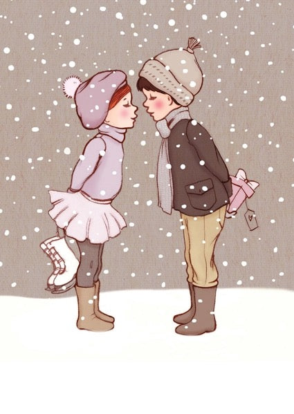 Zwei Kinder in Winterkleidung stehen sich im Schnee gegenüber, das Mädchen trägt Schlittschuhe und einen Rock, der Junge hält ein Geschenk.