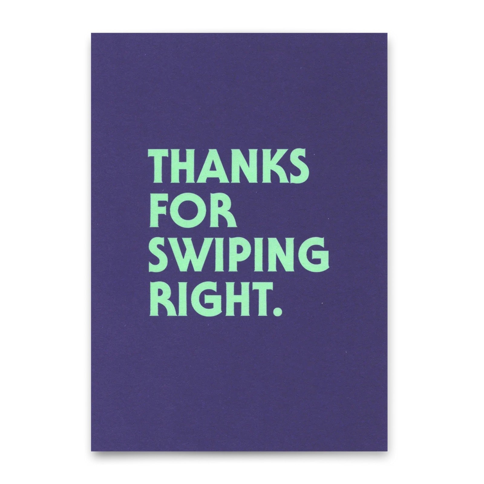 Eine dunkelviolette Postkarte mit dem fettgedruckten, mintgrünen Text: „THANKS FOR SWIPING RIGHT.“.
