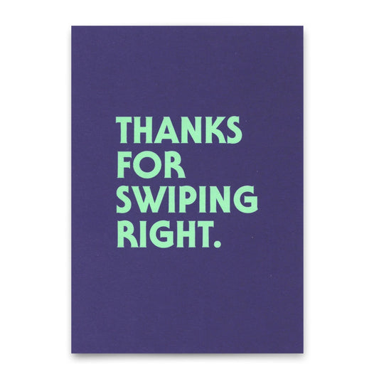 Eine dunkelviolette Postkarte mit dem fettgedruckten, mintgrünen Text: „THANKS FOR SWIPING RIGHT.“.