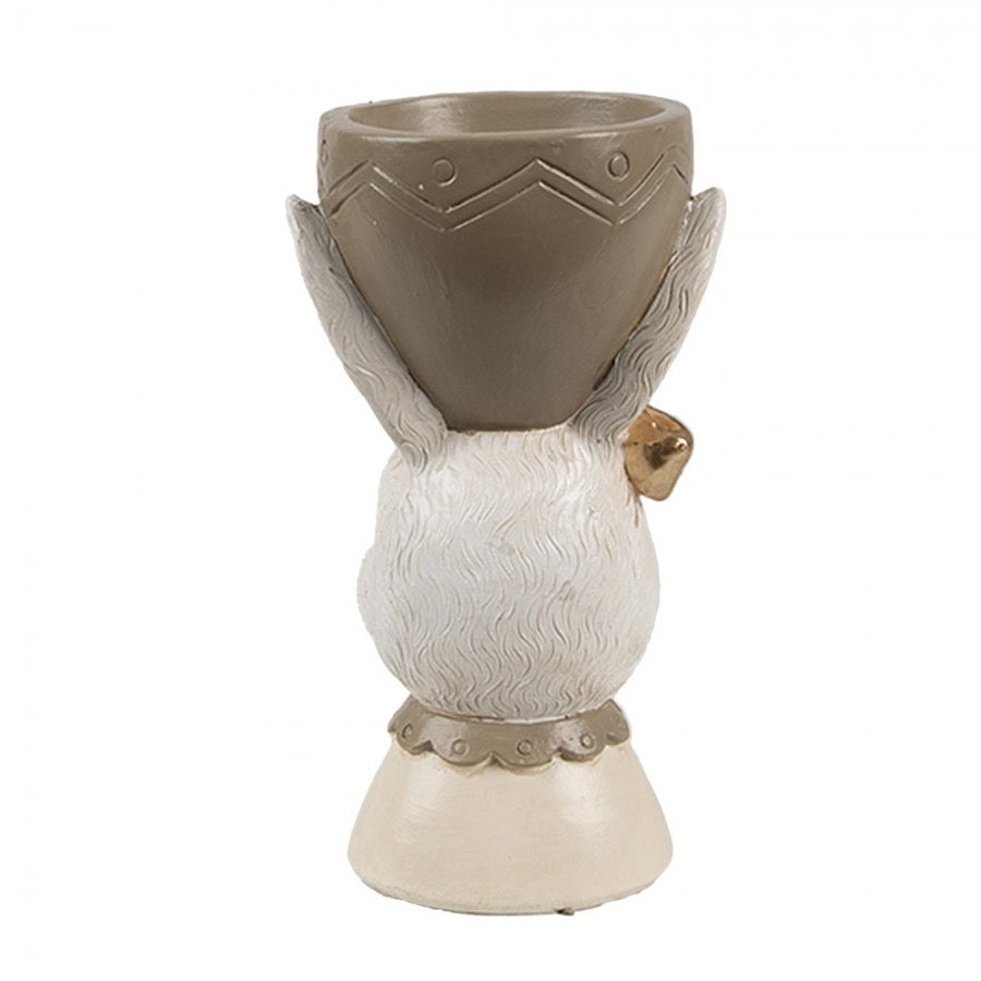 Rückansicht des Eierbechers zeigt die strukturierte Schale und das weiße Hasenfell.