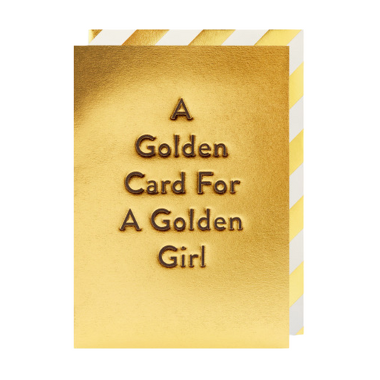 Goldene Karte mit erhabener Schrift 'A Golden Card For A Golden Girl' und gestreiftem Umschlag im Hintergrund.
